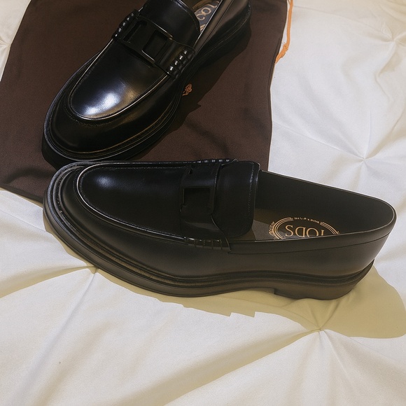 Men’s Tod’s black loafers main image 2